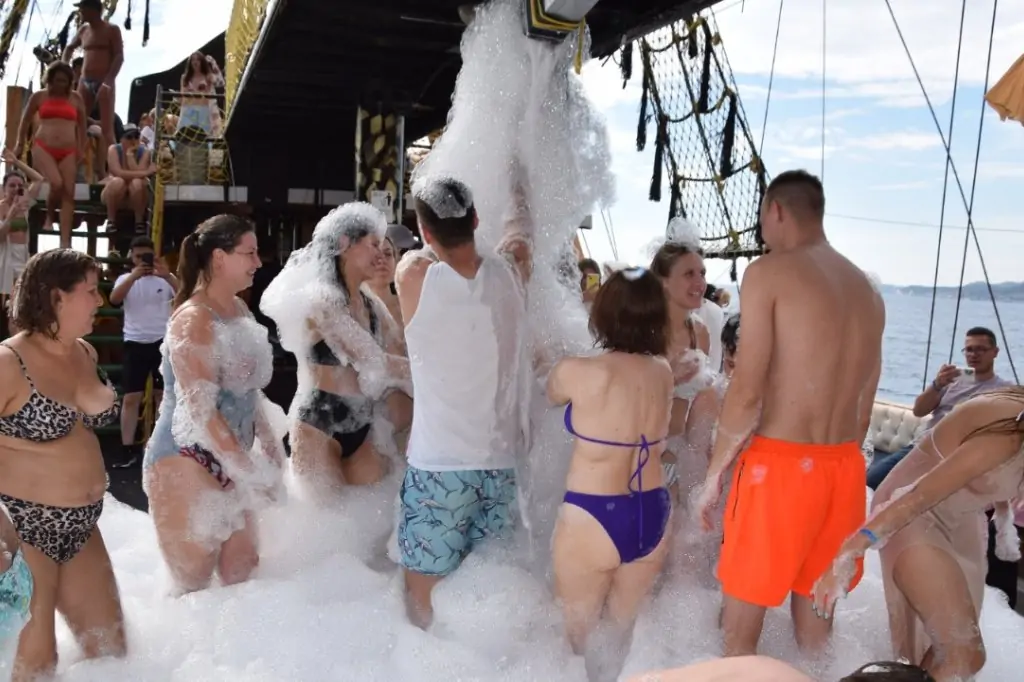 Морская прогулка на корабле Summer Love