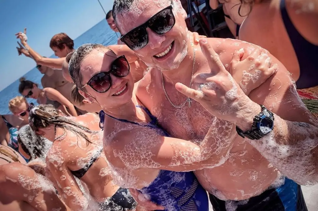 Gonster Pirate Boat Tour - Transfer and Lunch Included