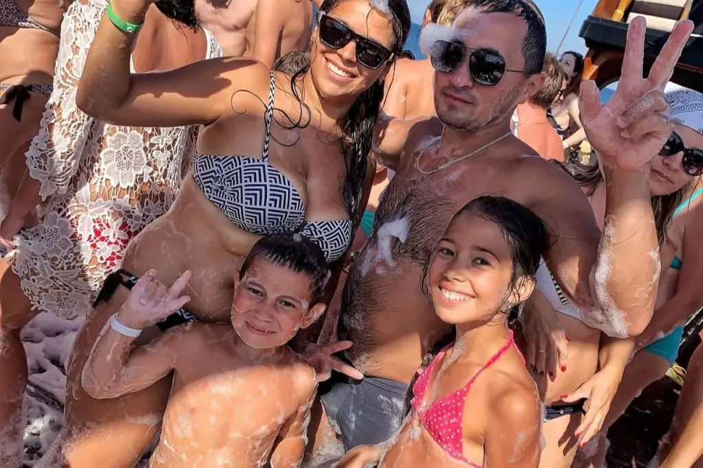 Gonster Pirate Boat Tour - Transfer and Lunch Included