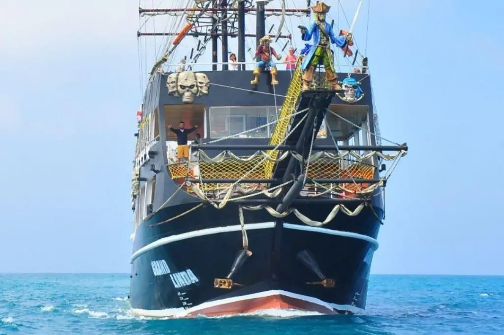 Морская прогулка на пиратском корабле