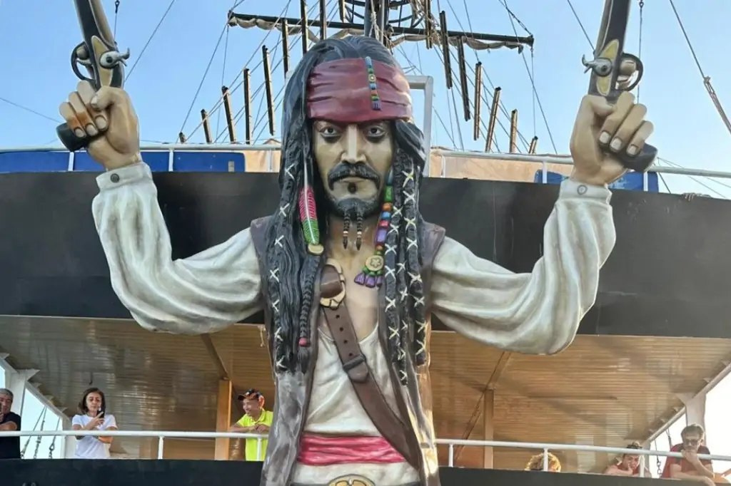 Морская прогулка на пиратском корабле
