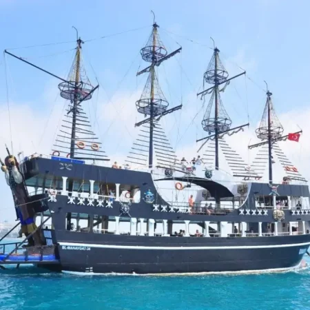 Морская прогулка на пиратском корабле