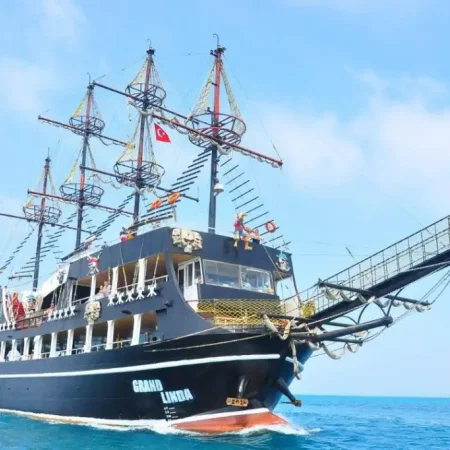 Морская прогулка на пиратском корабле