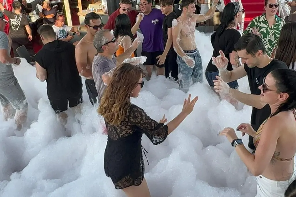 Морская прогулка на пиратском корабле