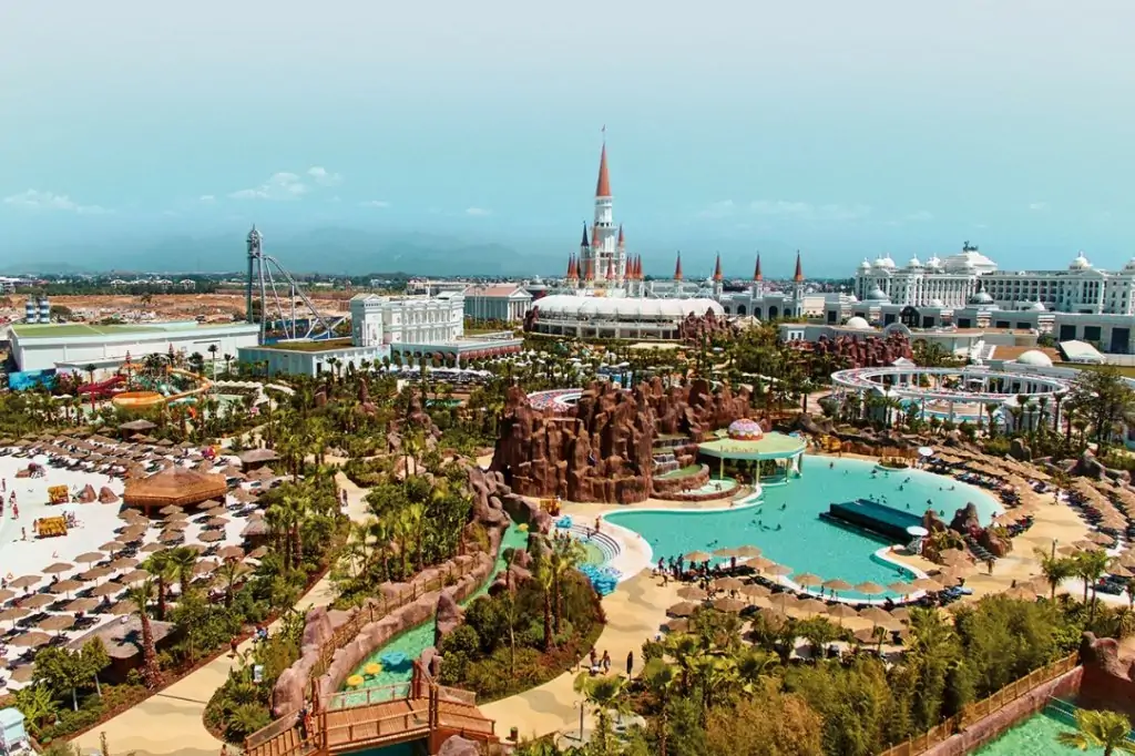 Экскурсия в Аквапарк The Land of Legends из Сиде/Манавгата