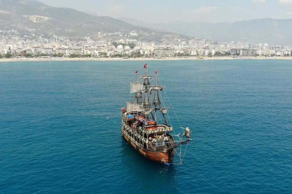 Морская прогулка на корабле Pirates of Alanya из Алании