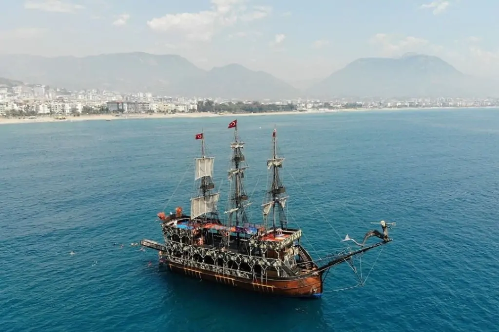 Морская прогулка на корабле Pirates of Alanya из Алании
