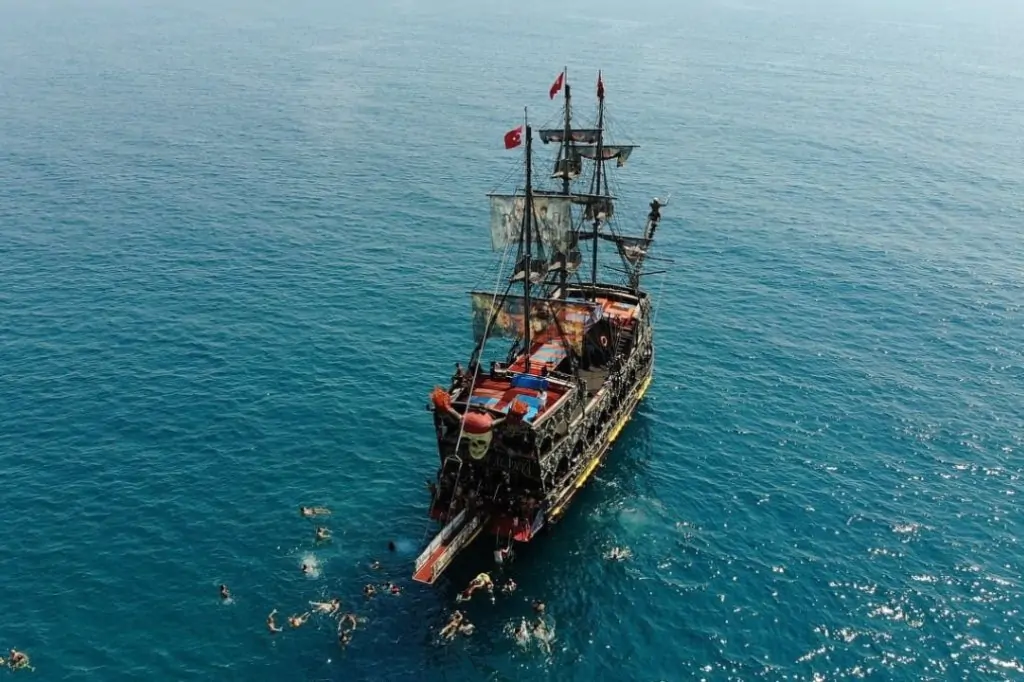Морская прогулка на корабле Pirates of Alanya из Алании