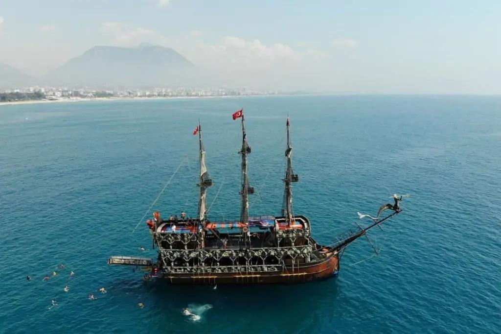 Морская прогулка на корабле Pirates of Alanya из Алании