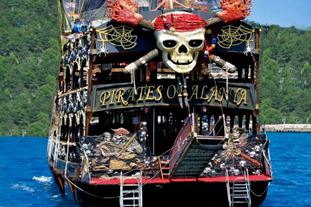 Морская прогулка на корабле Pirates of Alanya из Алании