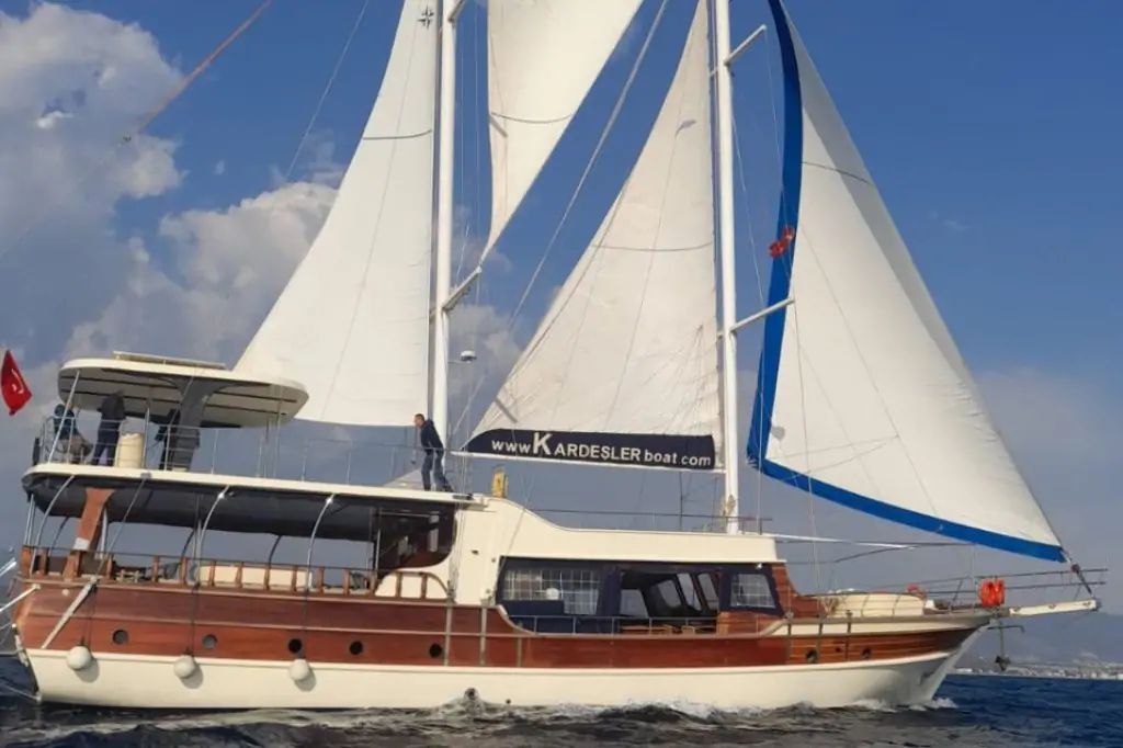 Морская прогулка по 12 островам на яхте Kardesler