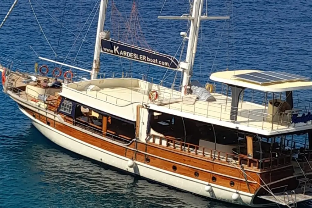 Морская прогулка по 12 островам на яхте Kardesler