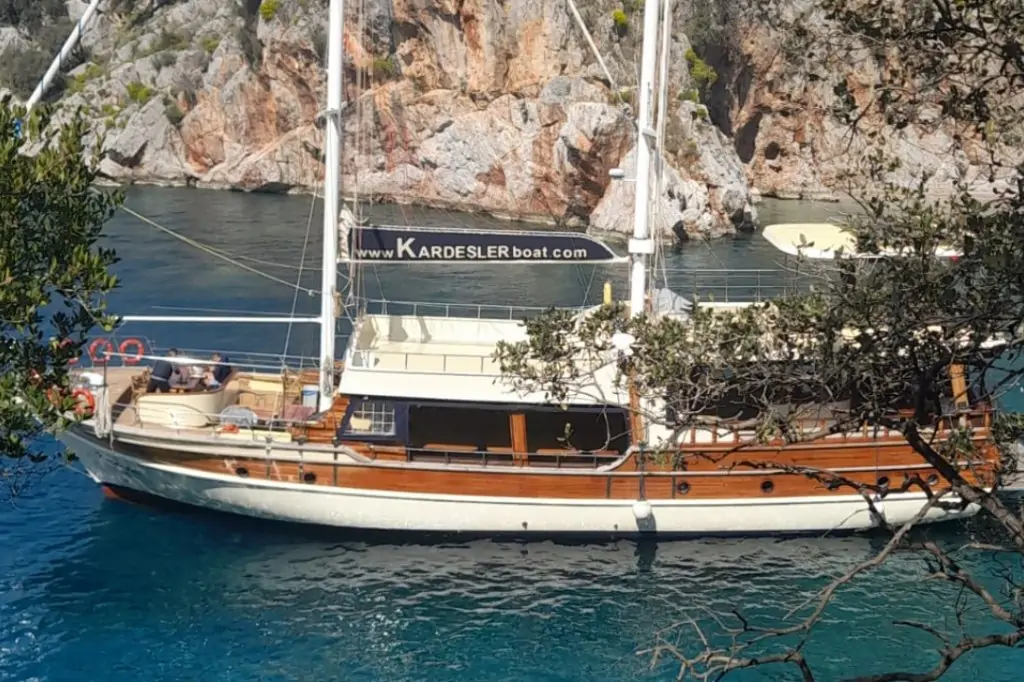 Морская прогулка по 12 островам на яхте Kardesler