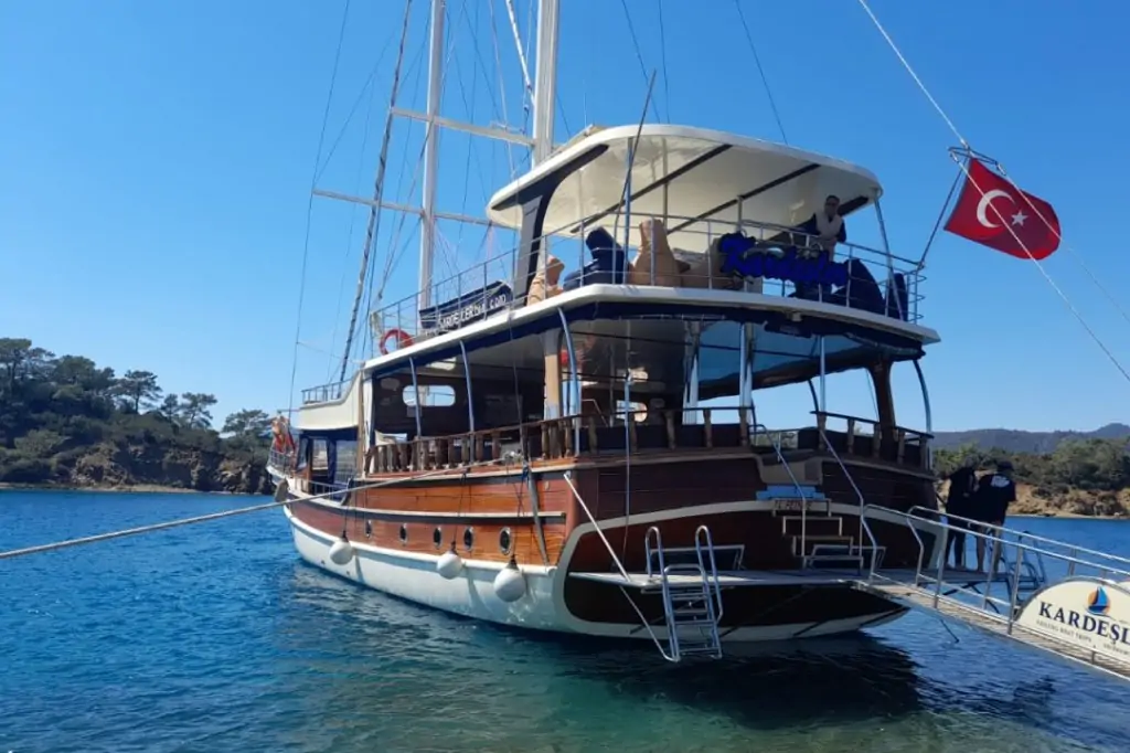 Морская прогулка по 12 островам на яхте Kardesler