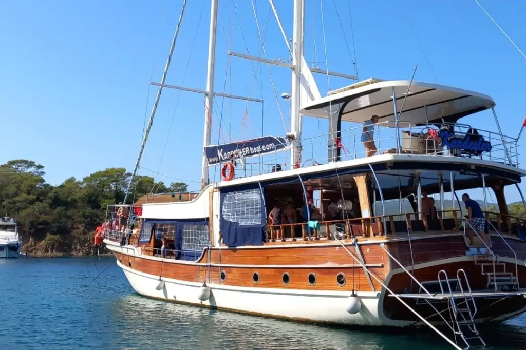 Морская прогулка по 12 островам на яхте Kardesler