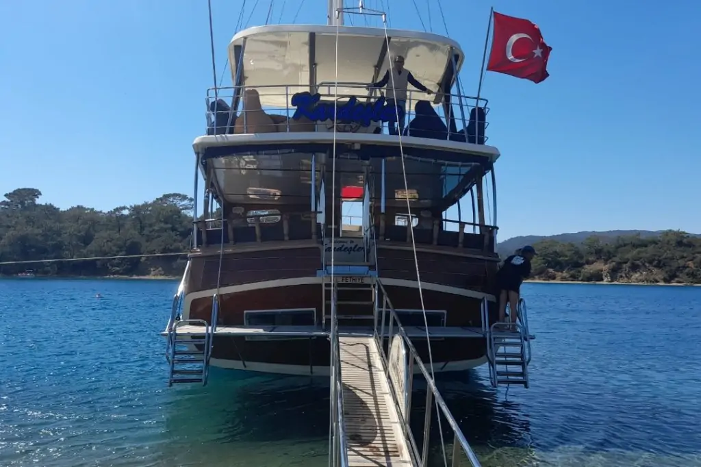 Морская прогулка по 12 островам на яхте Kardesler