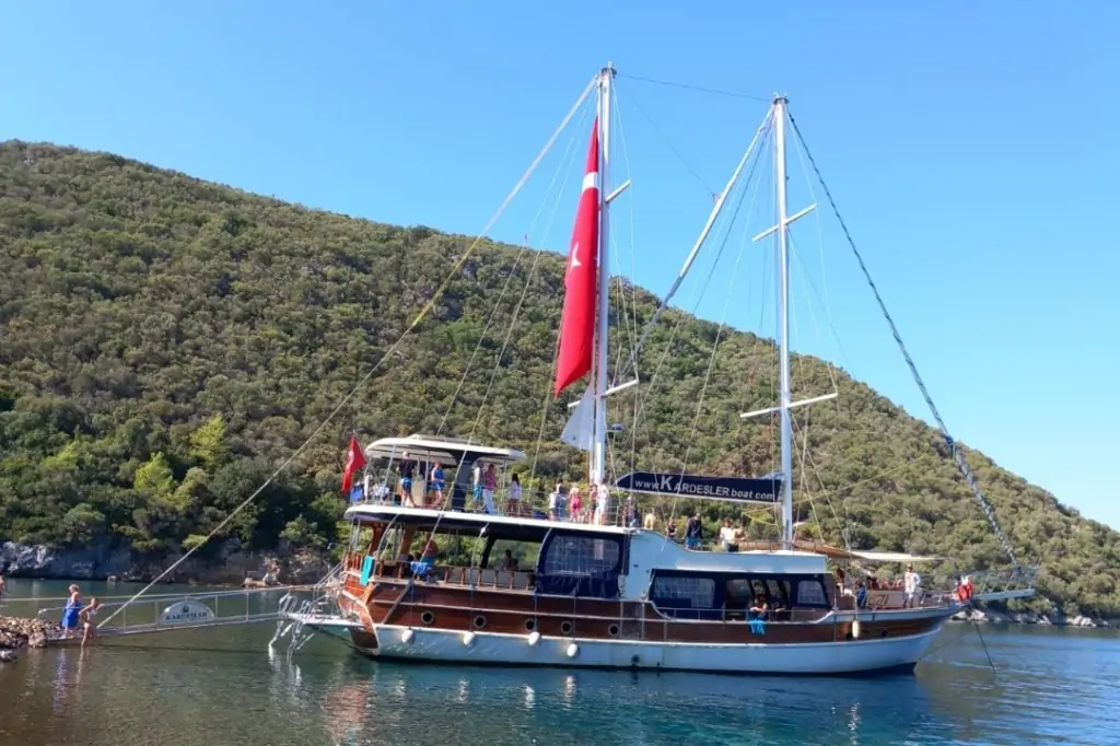 Морская прогулка по 12 островам на яхте Kardesler