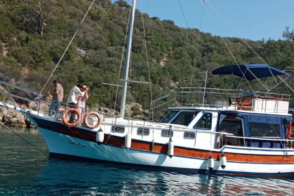 Индивидуальная морская прогулка на яхте Qabak
