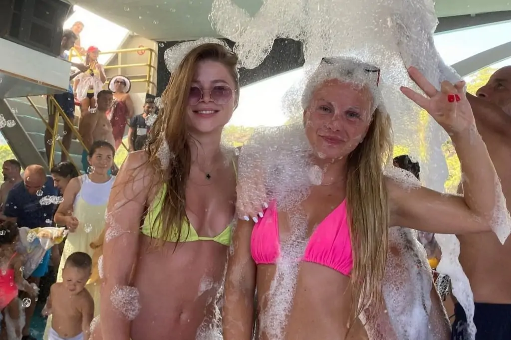 Морская прогулка на корабле Megastar из Анталии