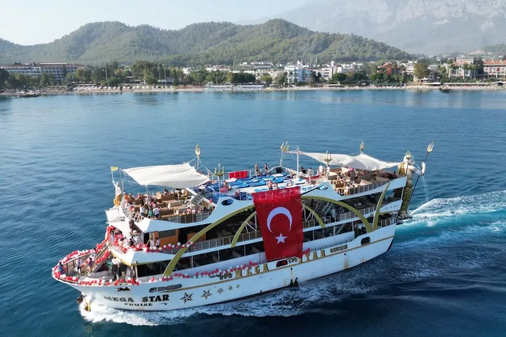 Морская прогулка на корабле Megastar из Анталии