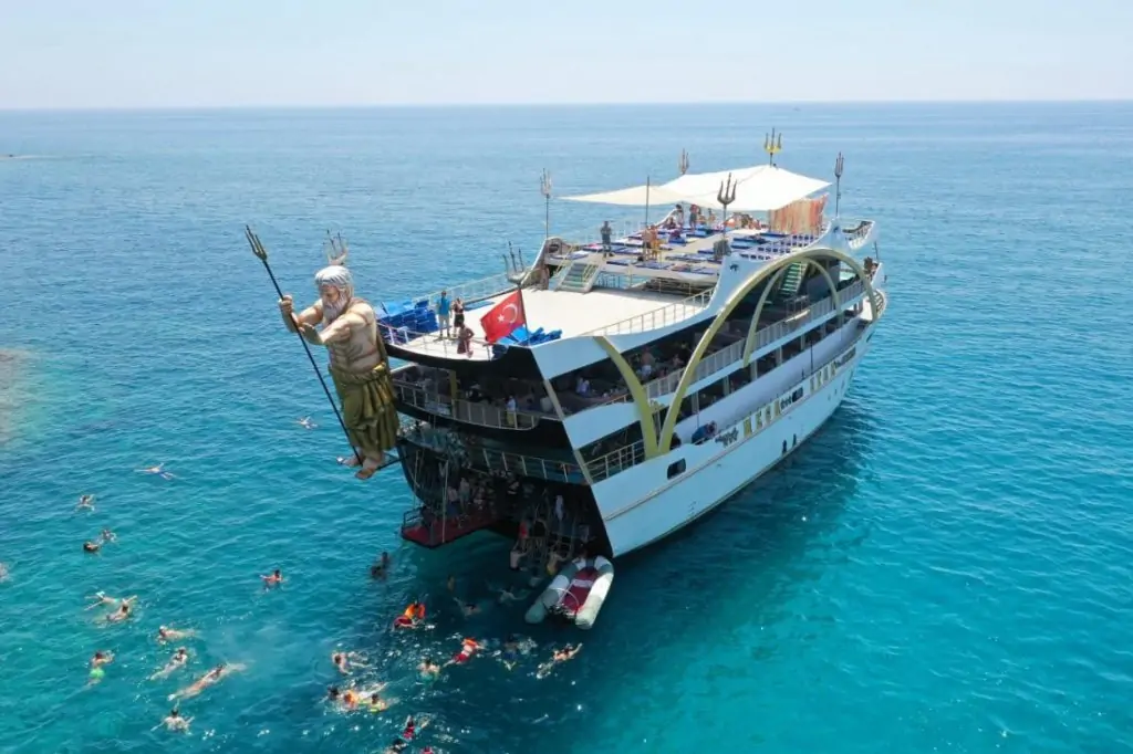 Морская прогулка на корабле Megastar из Анталии