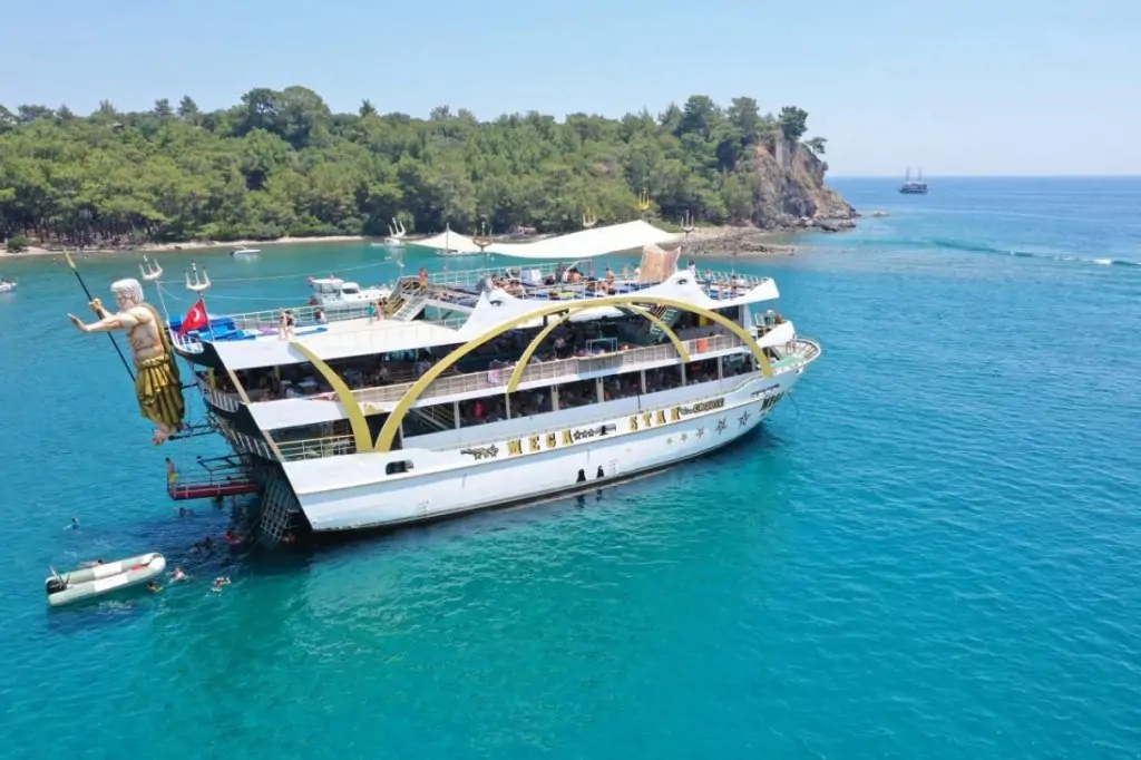 Морская прогулка на корабле Megastar из Анталии