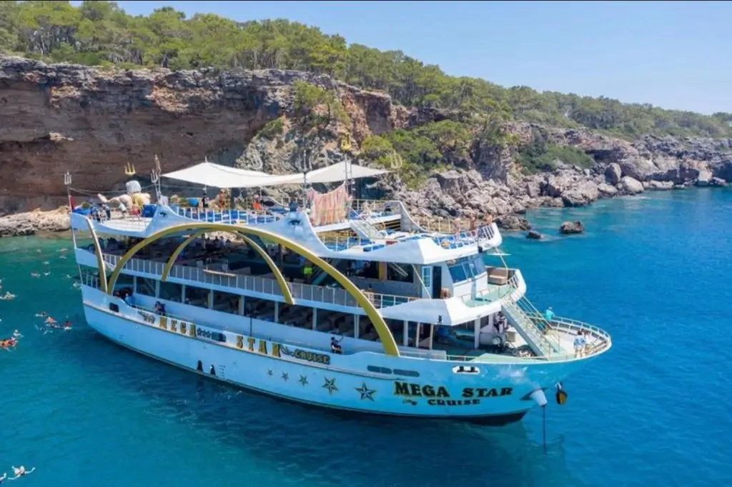 Морская прогулка на корабле Megastar из Анталии