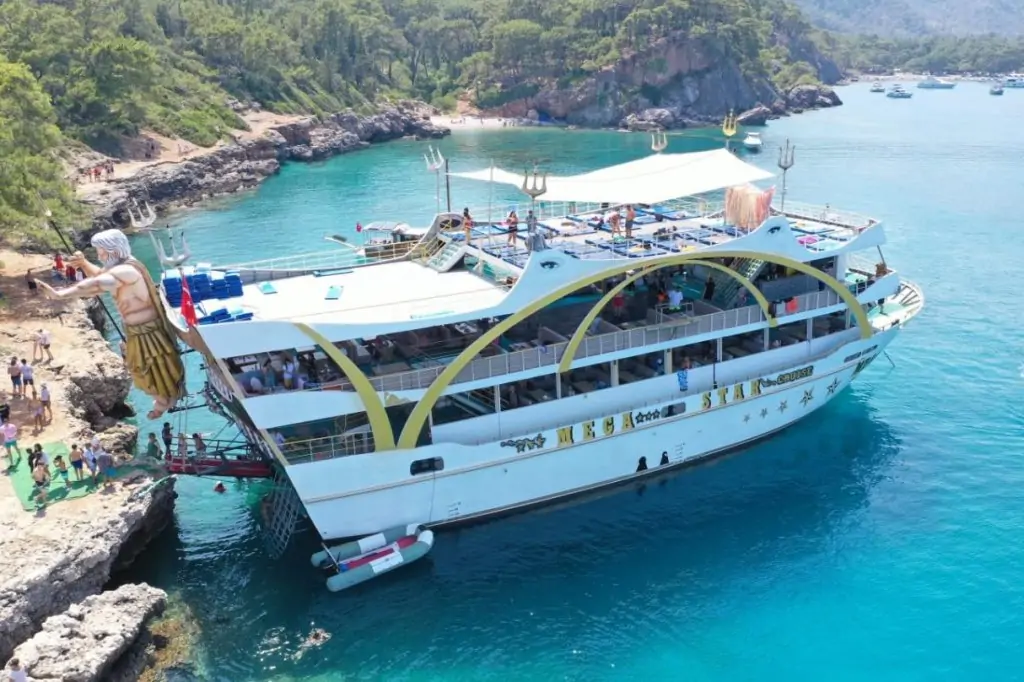 Морская прогулка на корабле Megastar из Анталии