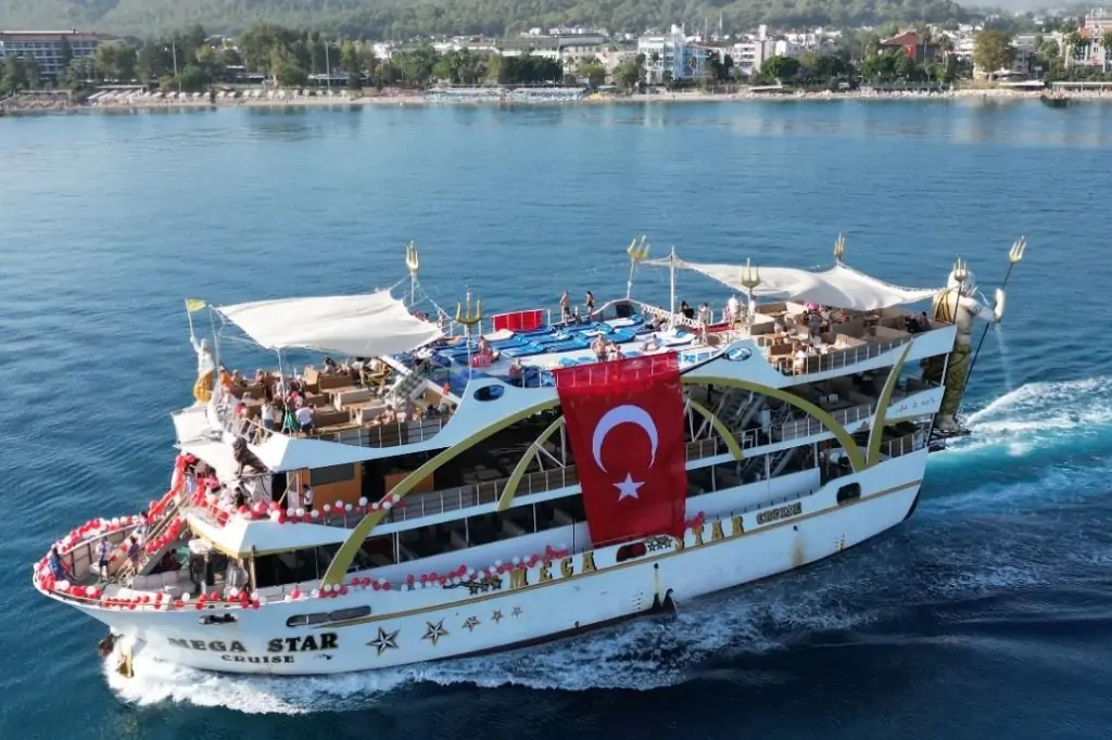 Морская прогулка на корабле Megastar из Кемера