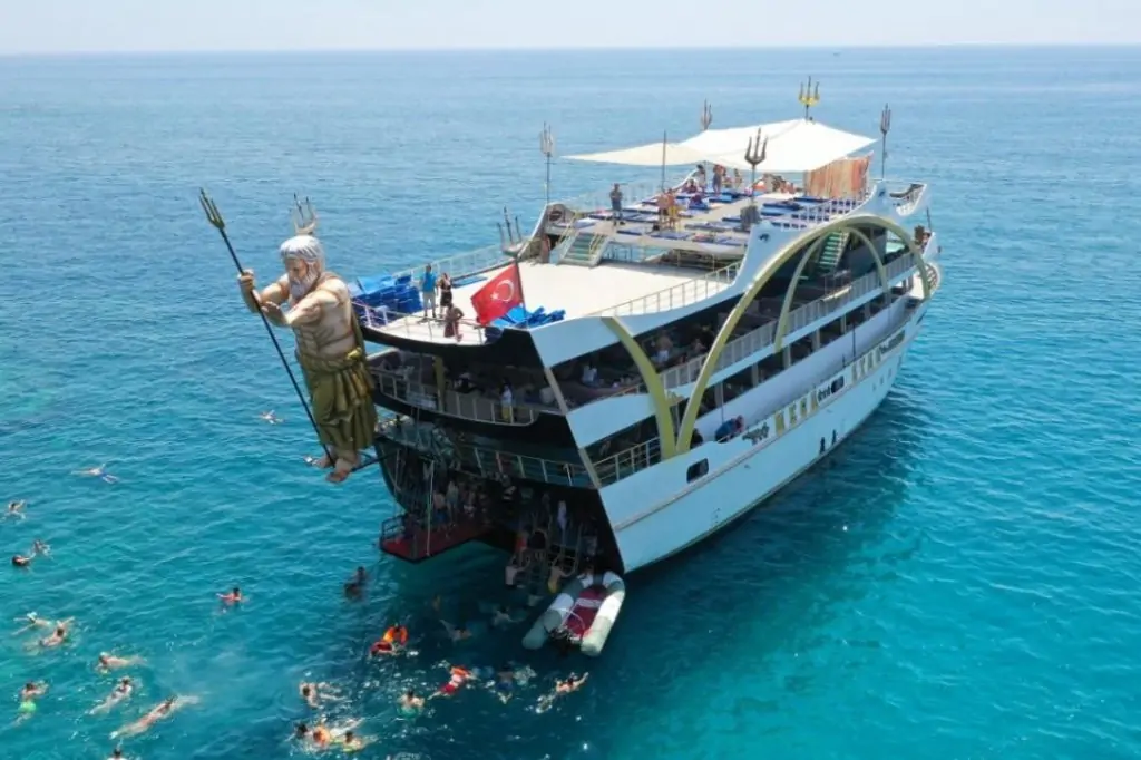 Морская прогулка на корабле Megastar из Кемера