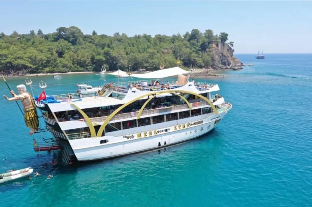 Морская прогулка на корабле Megastar из Кемера
