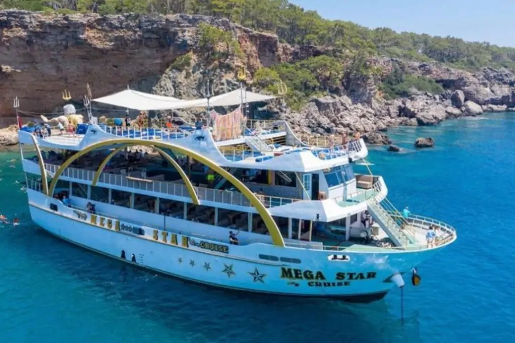 Морская прогулка на корабле Megastar из Кемера