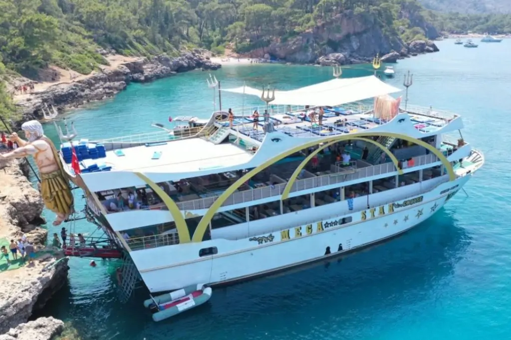 Морская прогулка на корабле Megastar из Кемера