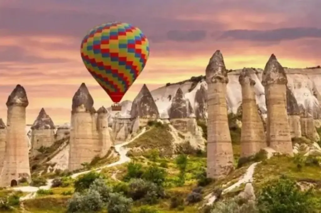 Экскурсия на самолёте в Каппадокию с проживанием в отеле из Анталии
