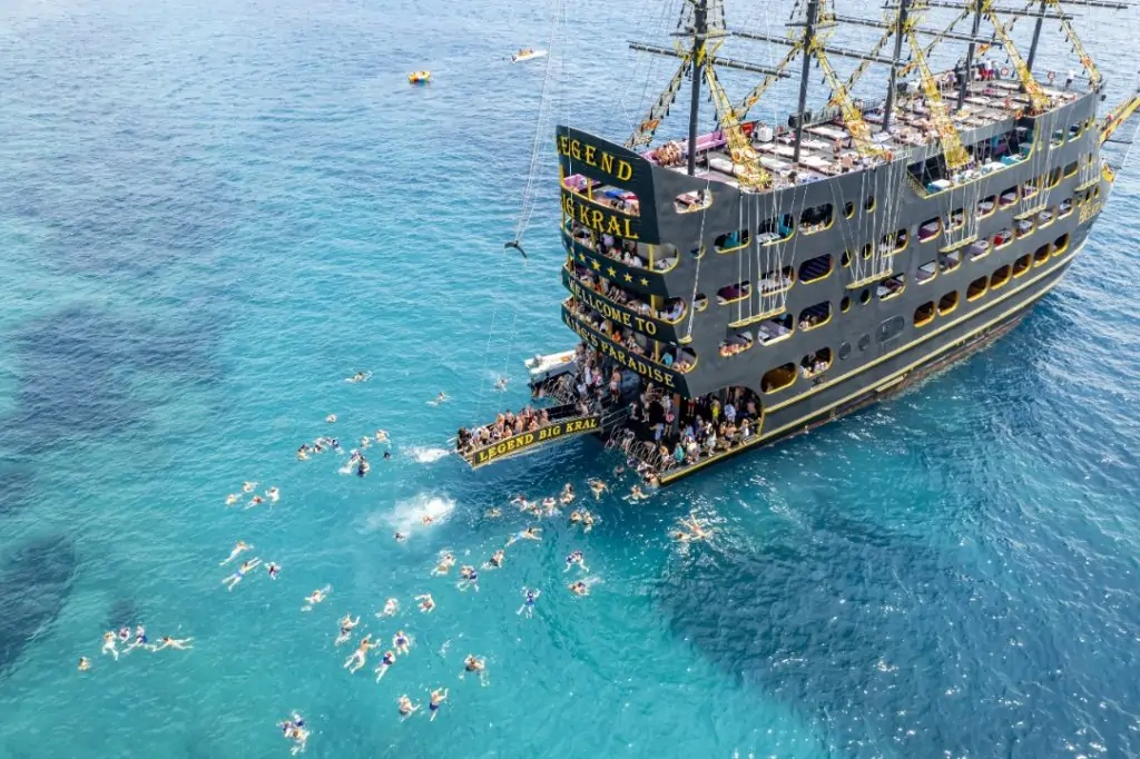 Морская прогулка на корабле BİG KRAL из Сиде/Манавгата (с алкогольными напитками)