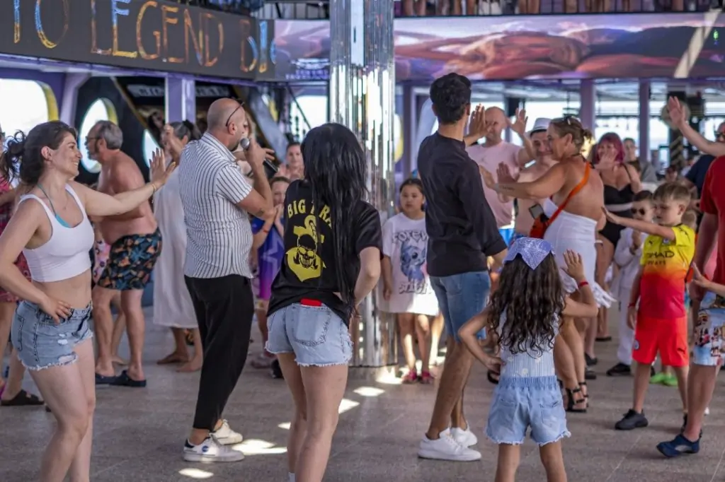 Морская прогулка на корабле BİG KRAL из Сиде/Манавгата (с алкогольными напитками)