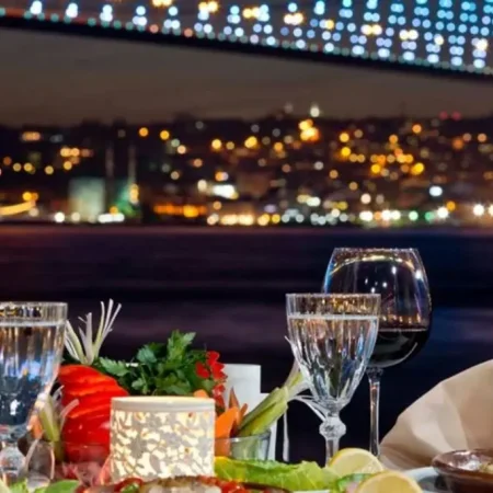 Вечерний круиз с ужином и турецкой ночью из Стамбула