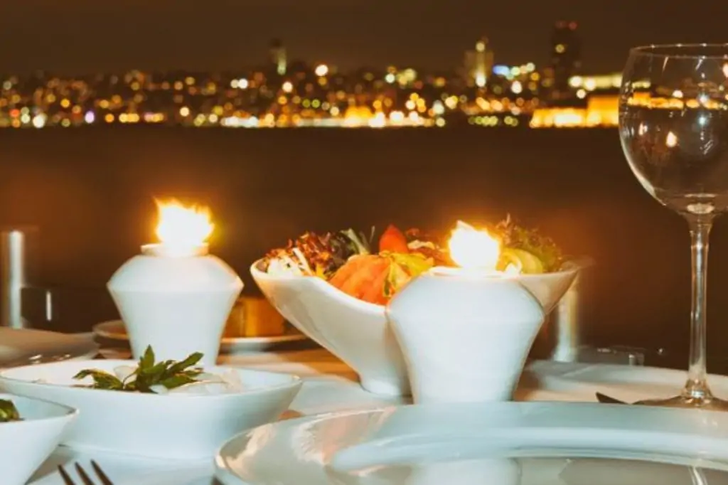 Вечерний круиз с ужином и турецкой ночью из Стамбула