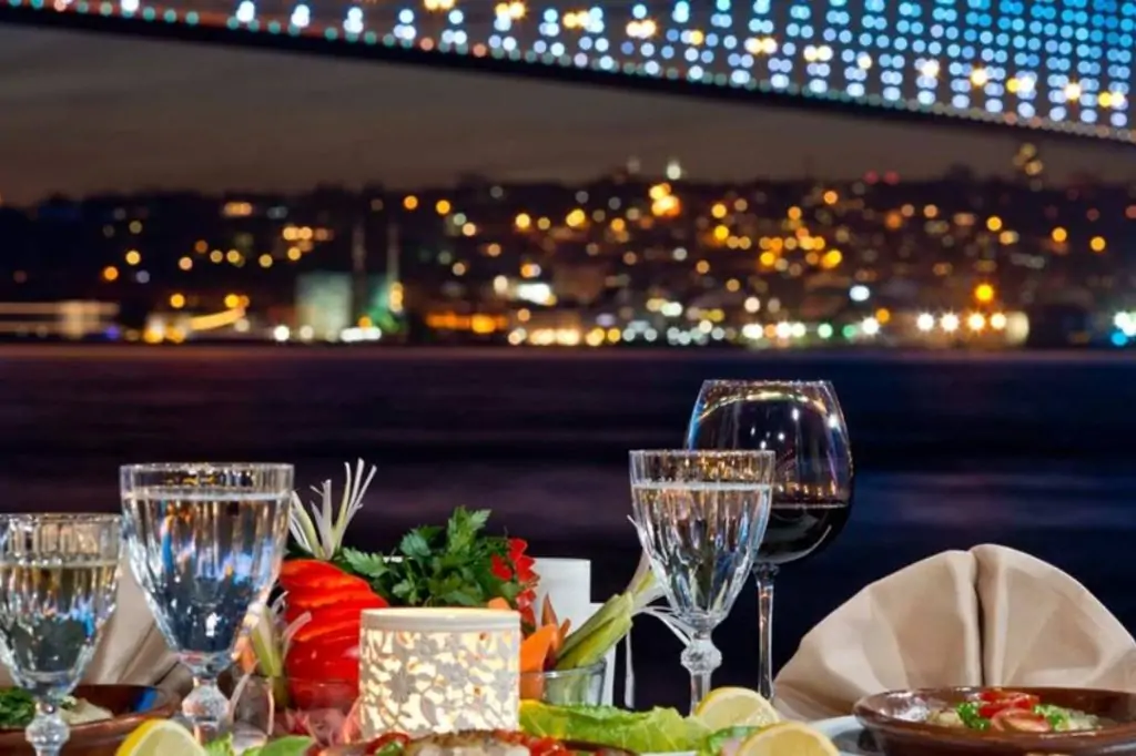 Вечерний круиз с ужином и турецкой ночью из Стамбула