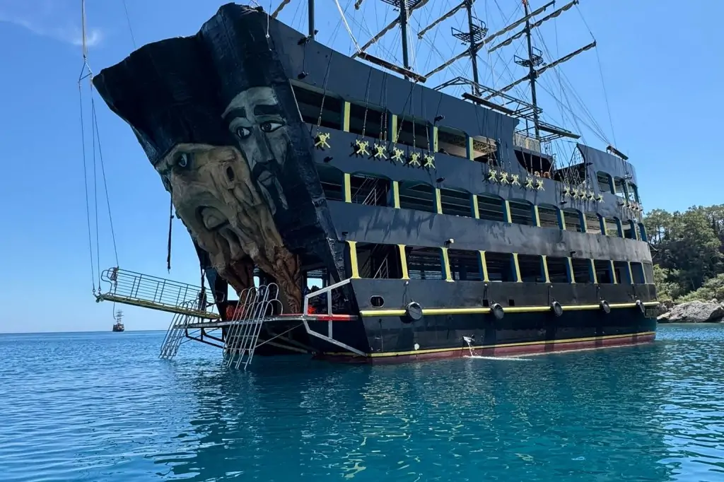 Экскурсия на пиратской лодке в Кемер