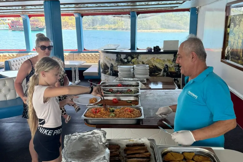 Экскурсия на пиратской лодке в Кемер