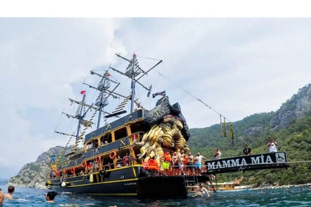 Морская прогулка на пиратском корабле Mamma Mia