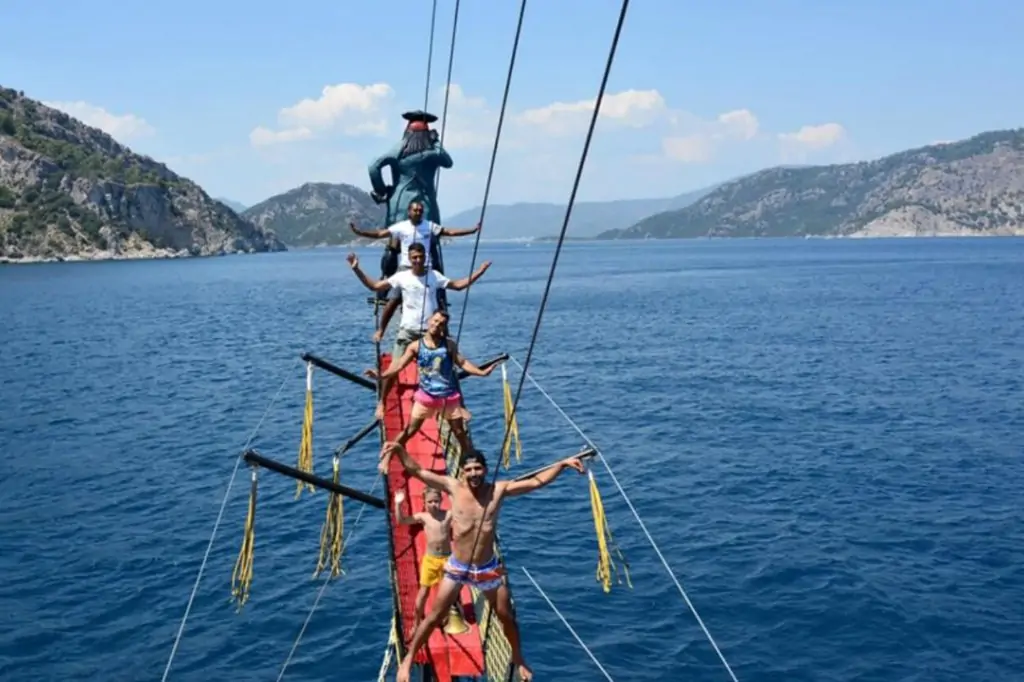 Морская прогулка на пиратском корабле Mamma Mia