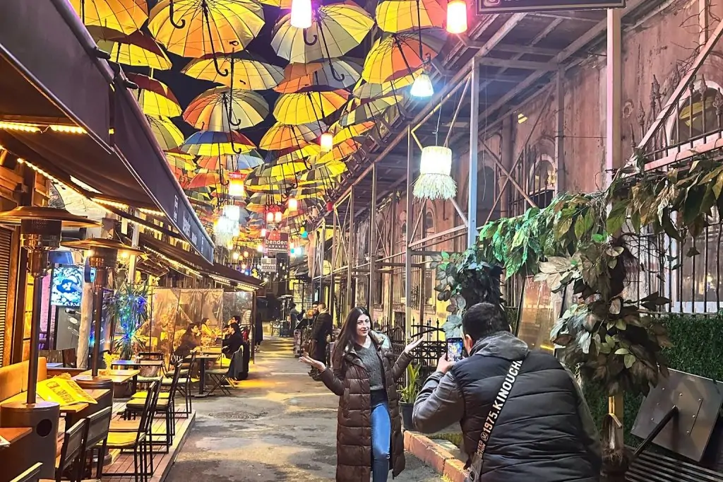 Ночные открытки Стамбула и сам себе фотограф