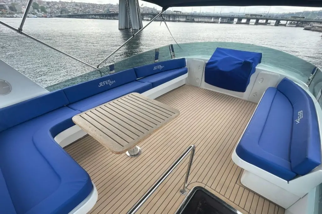 Индивидуальная морская прогулка на яхте в Стамбуле