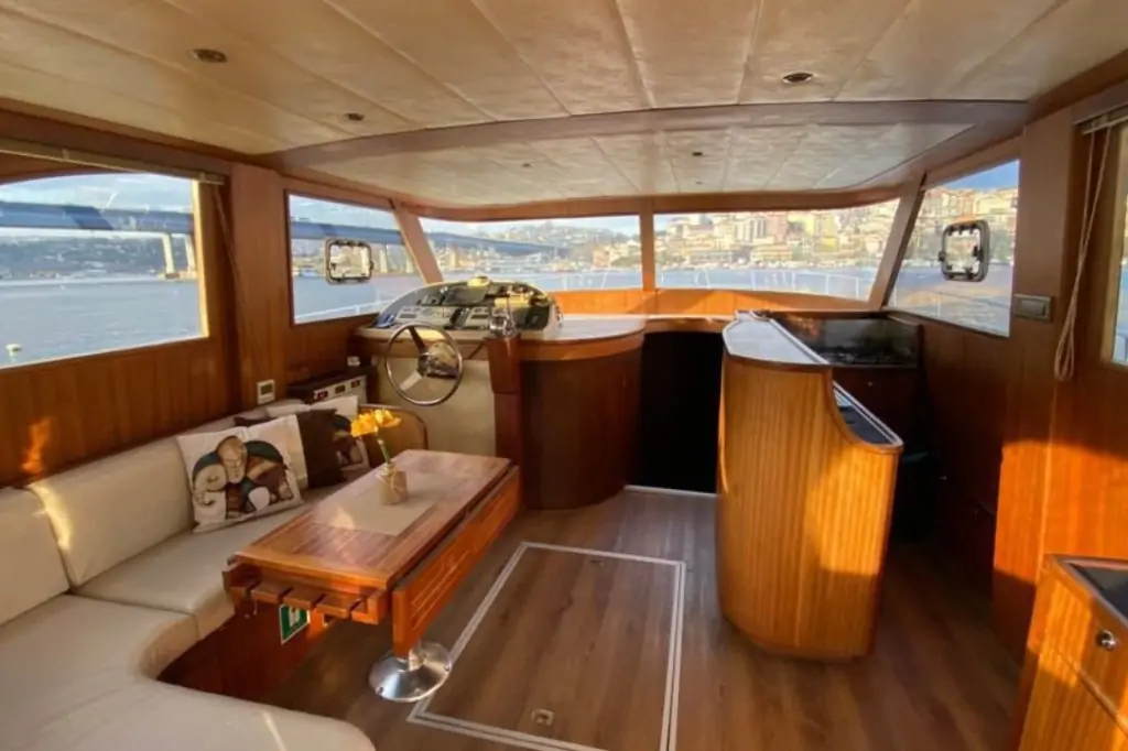 Индивидуальная морская прогулка на яхте в Стамбуле