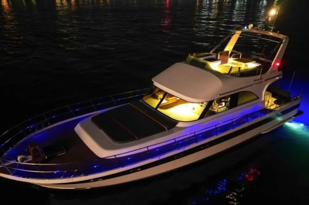 Индивидуальная морская прогулка на яхте в Стамбуле