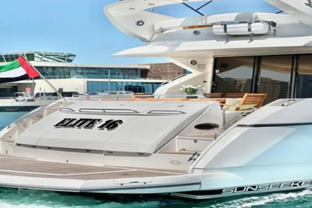 Индивидуальная прогулка на яхте ELITE-16 в Дубаи