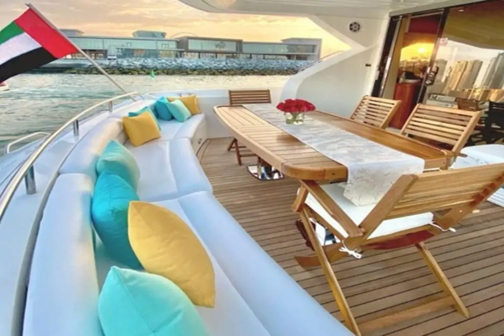 Индивидуальная прогулка на яхте ELITE-16 в Дубаи