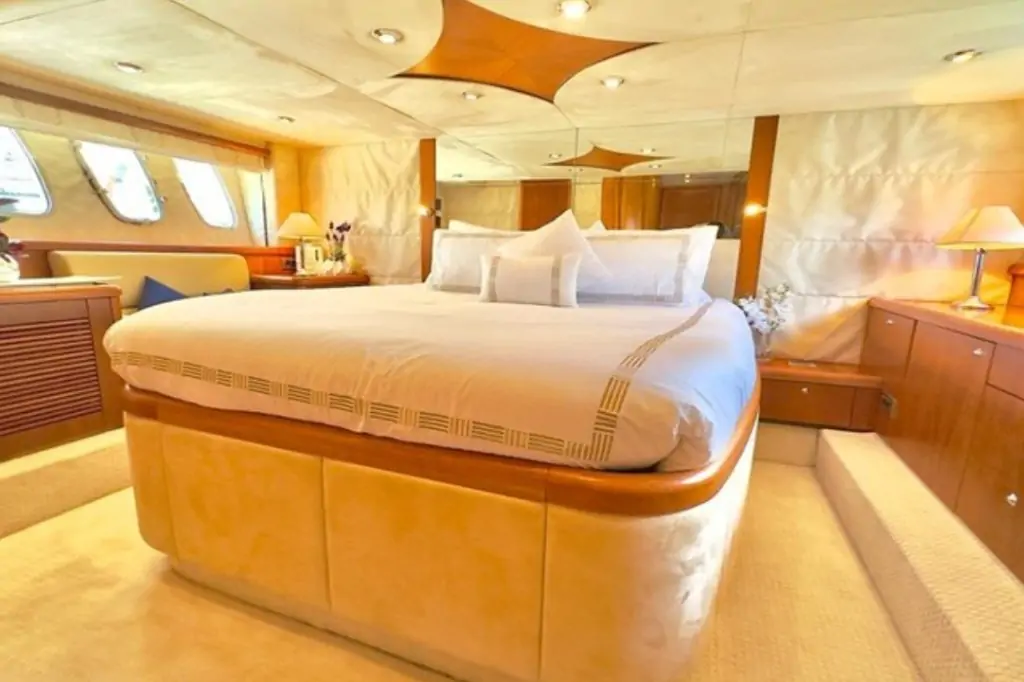 Индивидуальная прогулка на яхте ELITE-16 в Дубаи